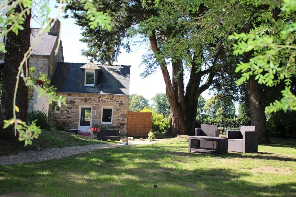 Ty Daou - Gites Du Vieux Tilleul Treglamus Exterior photo