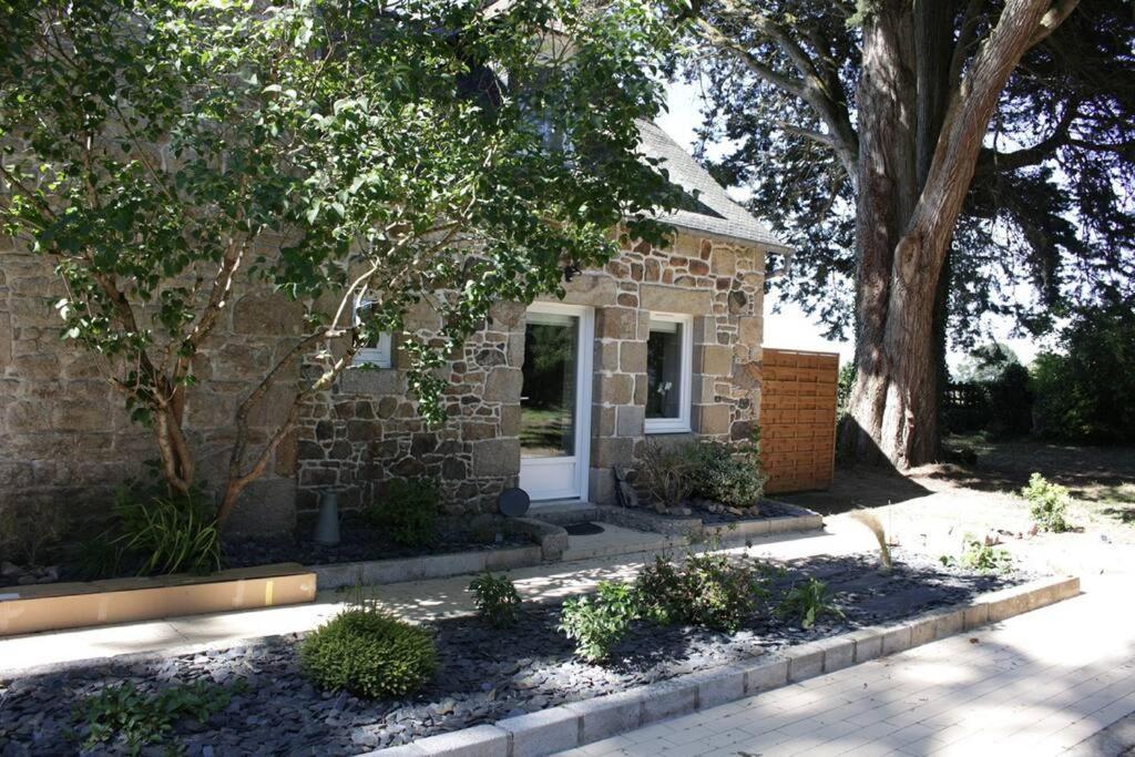 Ty Daou - Gites Du Vieux Tilleul Treglamus Exterior photo